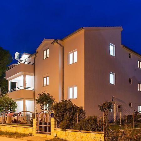 שיבניק Apartments Maras מראה חיצוני תמונה