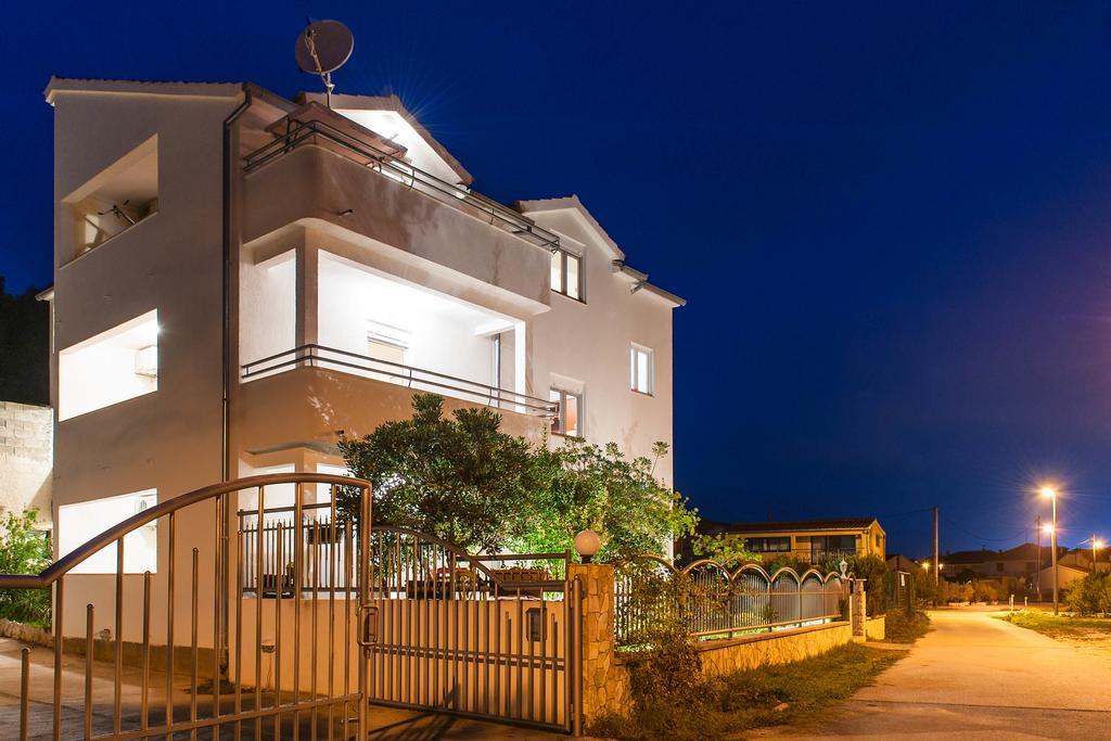 שיבניק Apartments Maras מראה חיצוני תמונה