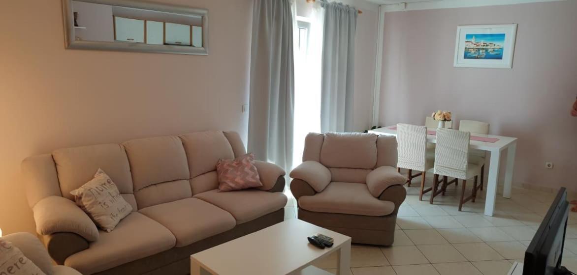 שיבניק Apartments Maras מראה חיצוני תמונה